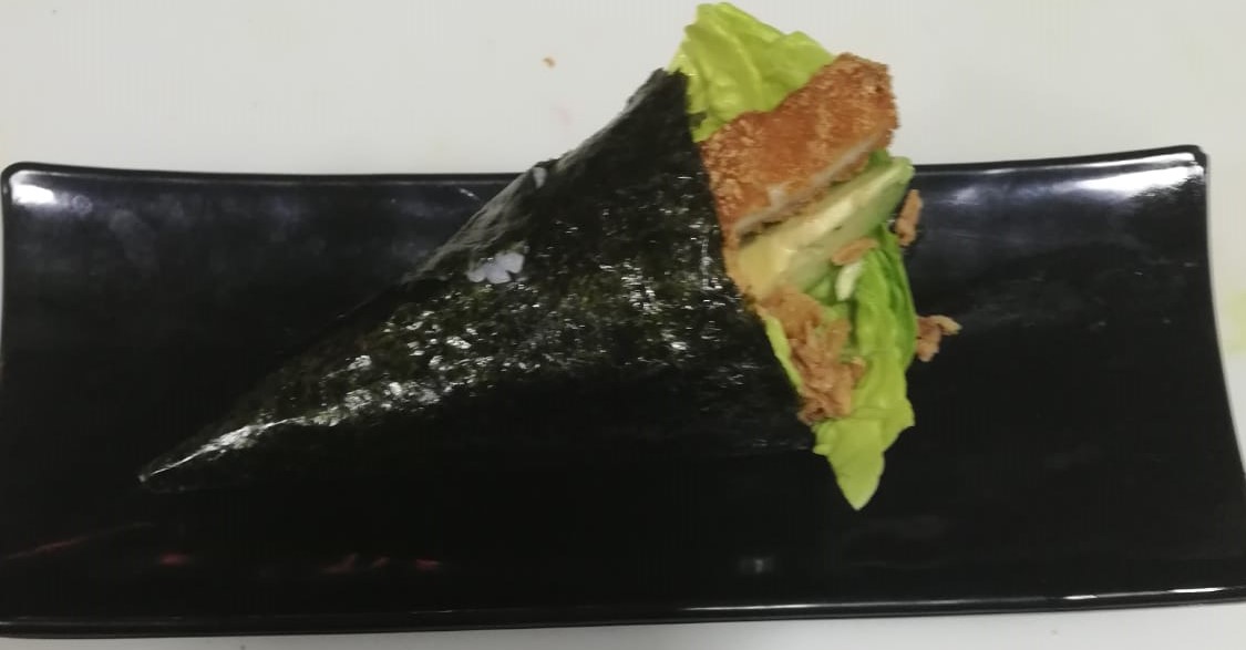 114.Temaki con pollo